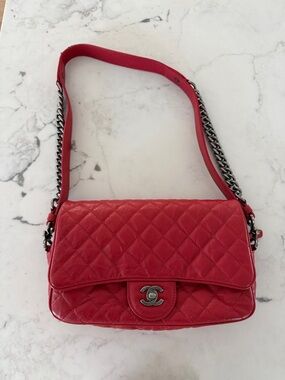 CHANEL Quilted Red Leather Shoulder Bag with Chain Strap